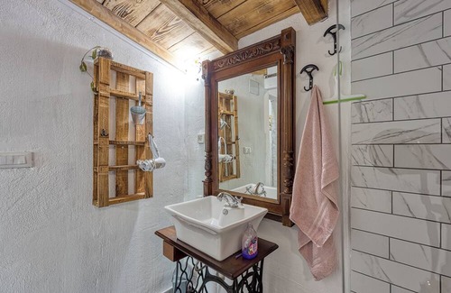 Heki Villa | Rustic Home Izabel - Two Bedroom Villa, Sleeps 4