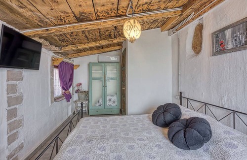 Heki Villa | Rustic Home Izabel - Two Bedroom Villa, Sleeps 4
