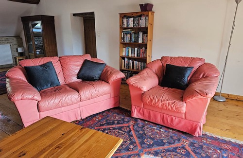 Baubigny Otro | Tastefully renovated Farmhouse in Burgundy village; 4 bedrooms, secure garden.