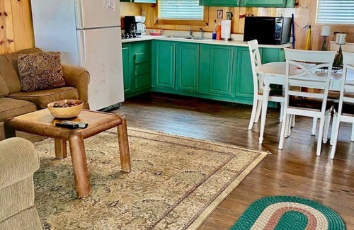 Matagorda Cabina | Waterfront Cabin includes lighted fishing pier on the Colorado River