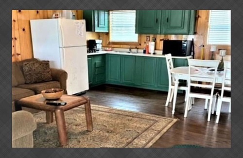 Matagorda Cabina | Waterfront Cabin includes lighted fishing pier on the Colorado River