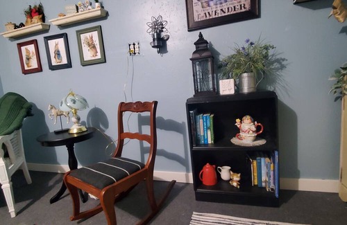 West Central Apartamento | Scones & tea in basement apartment 5 minutes to downtown
