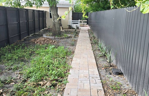 Hialeah Apartamento | Cozy 1-bedroom apartment with AC and WiFi in charming Hialeah