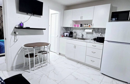 Hialeah Apartamento | Cozy 1-bedroom apartment with AC and WiFi in charming Hialeah