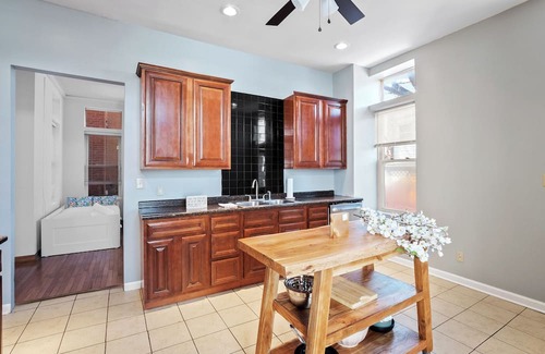 The Gate Casa | We are 6 minutes away from Busch Stadium! 5 BR. Sleeps 24