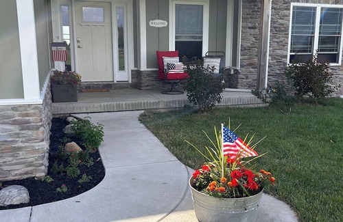 Perrysburg Casa | Country Home with all of the extras!