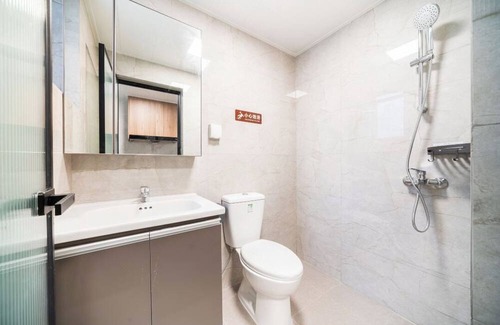 Central Business District Apartamento | Shenzhen Bosten Apartment GangxiagSubway