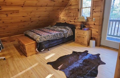 Lac du Flambeau Cabina | Delightful 2-bedroom cabin in Lac du Flambeau on 6 acres with private lake