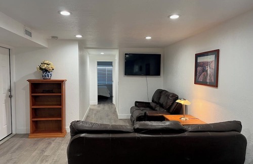 Herriman Casa | Charming 3-bedroom home with WiFi, AC, full kitchen, washer & dryer, in Riverton