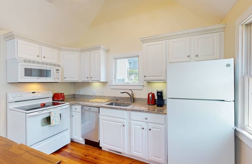 North Truro Cabaña | Peaceful cottage w/pool, central to P-Town, entertainment & beaches
