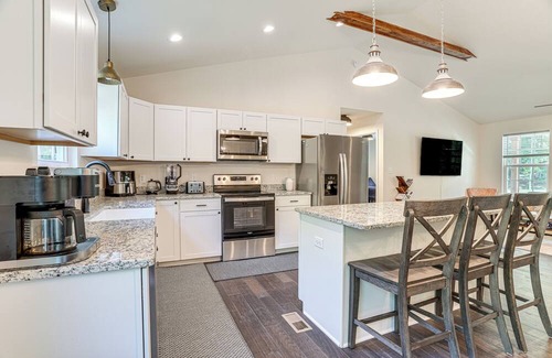 Livingston Casa | Spacious Home w/Gazebo < 3 Mi to Lake Anna!