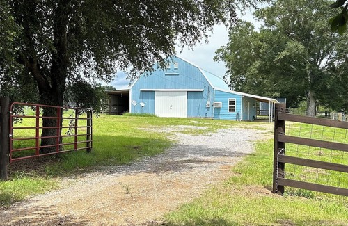 Perkinston Casa | Charming barn apartment located at Stonnington Farm in Perkinston.