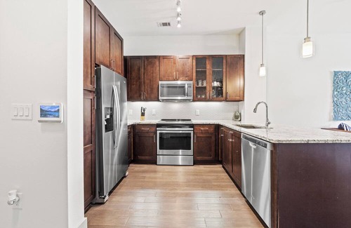 Northeast Dallas Apartamento | Cozy 1-bedroom apartment with WIFI, pool, and fitness center in Dallas