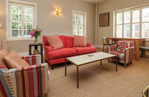 Sutton on the Forest Cabaña | CHAUFFEURS COTTAGE, pet friendly, with open fire in Huby