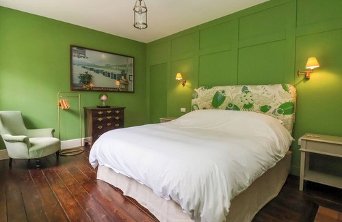 Sutton on the Forest Cabaña | CHAUFFEURS COTTAGE, pet friendly, with open fire in Huby