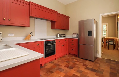 Sutton on the Forest Cabaña | CHAUFFEURS COTTAGE, pet friendly, with open fire in Huby