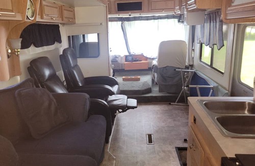 Knoxville Casa | RV with AC, kitchen and shower in Knoxville