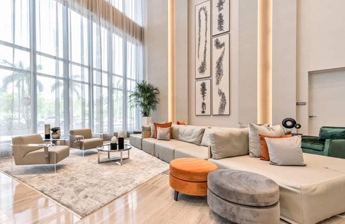 Doral Condominio | Relaxing Doral Haven: Room Gem