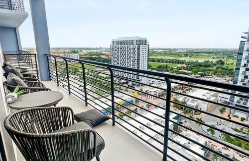 Doral Condominio | Relaxing Doral Retreat: 2BR Charm