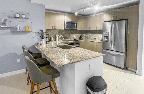 Doral Condominio | Elegant Doral Haven: Spacious Serenity