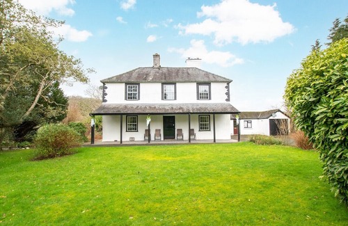 Machynlleth Casa | Aberhiriaeth Hall - Five Bedroom House, Sleeps 12