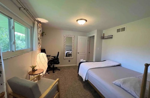 Canton Otro | Charming farmhouse ranch - private 2 bed 1 bath - slice of home - shared spaces