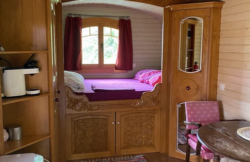 Saint-Pardoux Casa | Mobile Home 'Roulotte Olivia' with Shared Pool, Wi-Fi and Air Conditioning