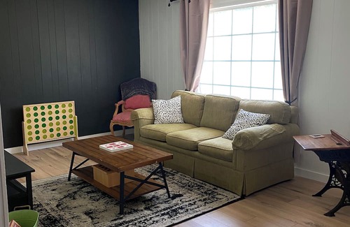 Saint Elmo Casa | Little Coden Cottage - 12 minutes from Dauphin Island