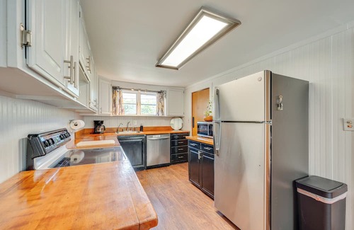 Weirs Beach Cabaña | Laconia Resort Home < 2 Mi to Lake Winnipesaukee