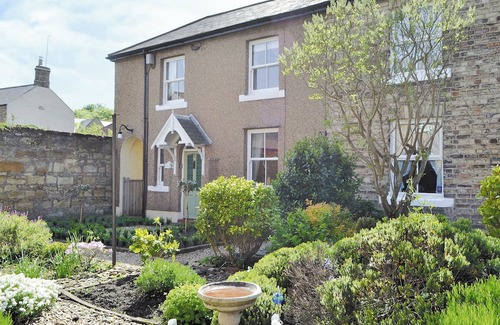Warkworth Cabaña | Tucked within a peaceful courtyard of four yet only a few yards from the River Coquet in Warkworth.