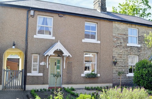 Warkworth Cabaña | Tucked within a peaceful courtyard of four yet only a few yards from the River Coquet in Warkworth.