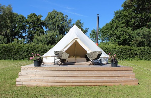 Tartu County Alquiler De RV | Luxurious Saadjärve Glamping with stunning lake views.