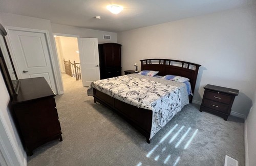 Ottawa Division Casa | 2 minutes from Hwy, free 2 cars parking, great for families visiting Ottawa.