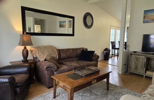 Spokane Valley Casa | Fully furnished 4bed 2bath Townhome in convenient location of Spokane Valley.