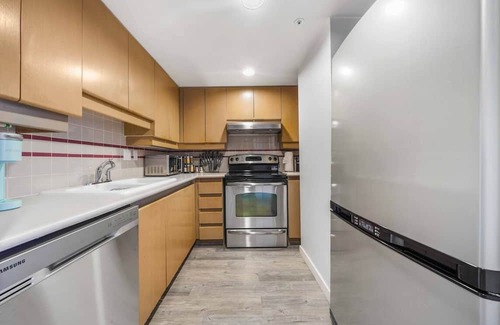 Crosstown Apartamento | City Skyline DT 3BR Condo DT with Free Parking!