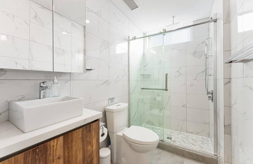 West End Apartamento | Premier Designer Studio in Central West End DT!