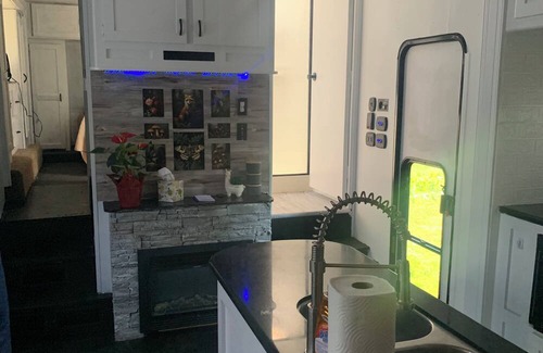 Calder Casa | Terrific RV with WiFi near St Joe River
