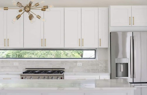 East Moriches Casa | Impeccably renovated 5 Bedroom on the water