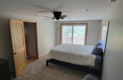 Ingleside Casa | modern rustic 4-bedroom lake house in peaceful Ingleside with WiFi, AC