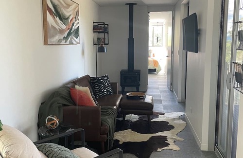Mount Alford Cabina | Luxury container cabin with scenic views & outdoor bath close to wineries