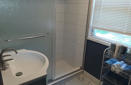 Waterloo Casa | Charming 3-bedroom house in beautiful Waterloo with WiFi, AC. Near many wineries