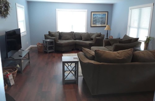 Waterloo Casa | Charming 3-bedroom house in beautiful Waterloo with WiFi, AC. Near many wineries