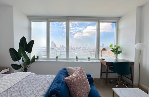 Williamsburg Apartamento | Skyline Manhattan Views - Luxury Queen Suite - Outdoor Pool Williamsburg