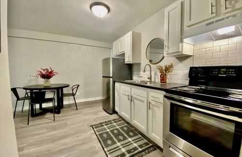 Beech Grove Apartamento | Newly Remodeled Furnished Apts - 1 bed