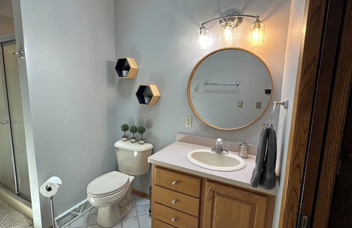 Oak Creek Casa | RNC accommodating & spacious home with pool 15 minutes from downtown Milwaukee.
