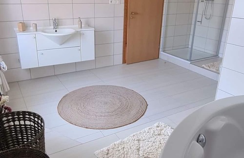 Sandershausen Apartamento | Apartment 'Stilvolle Ferienwohnung' with Private Terrace and Wi-Fi