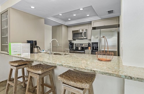 Punta Rassa Condominio | Harbour Tower 115: Beach-front Beautiful, High-grade Finished Condo at SanibelHarbour Resort