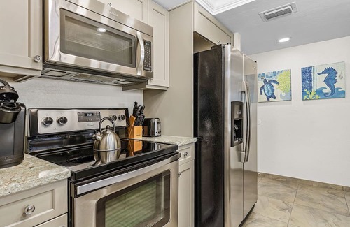 Punta Rassa Condominio | Harbour Tower 115: Beach-front Beautiful, High-grade Finished Condo at SanibelHarbour Resort