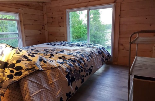 Rideau Lakes Cabina | Comfy and Cozy BUNKIE (Camping cabin - glamping)