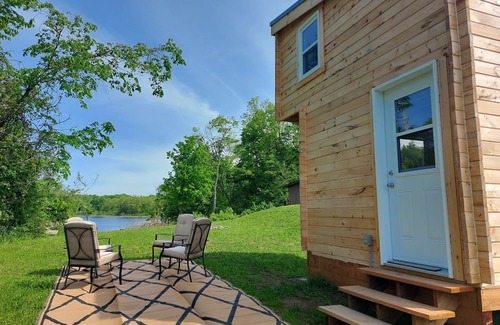 Rideau Lakes Cabina | Comfy and Cozy BUNKIE (Camping cabin - glamping)